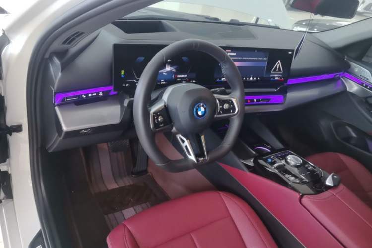 Used BMW i5 2025 eDrive 40L M Sport Package Center Console