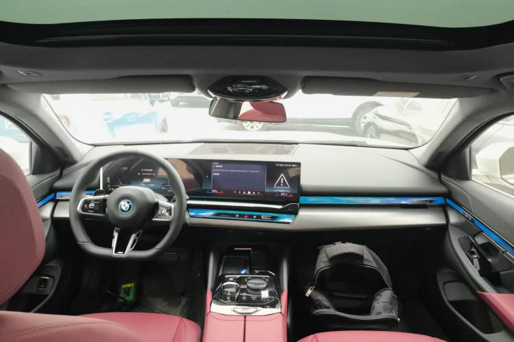 Used BMW i5 2025 eDrive 35L M Sport Package Center Console