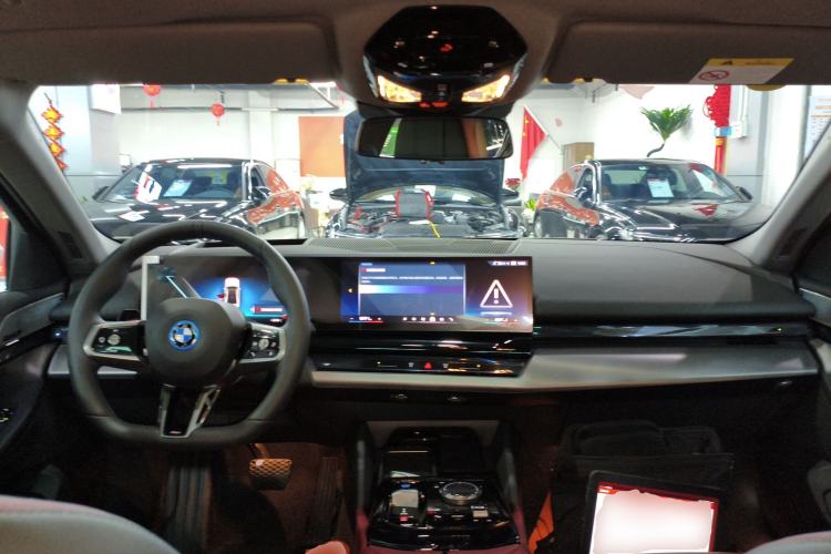 Used BMW i5 2025 eDrive 40L M Sport Package Center Console