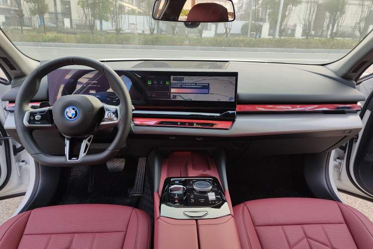 Used BMW i5 2025 eDrive 35L M Sport Package Center Console