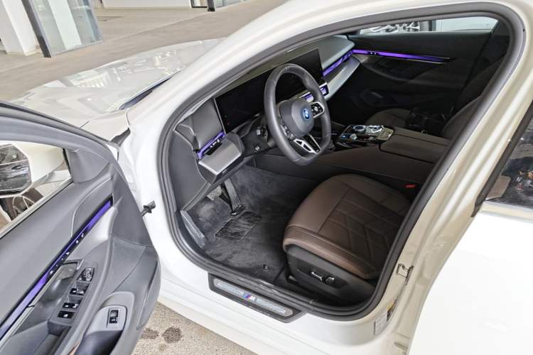 Used BMW i5 2025 eDrive 35L M Sport Package Driver Seat
