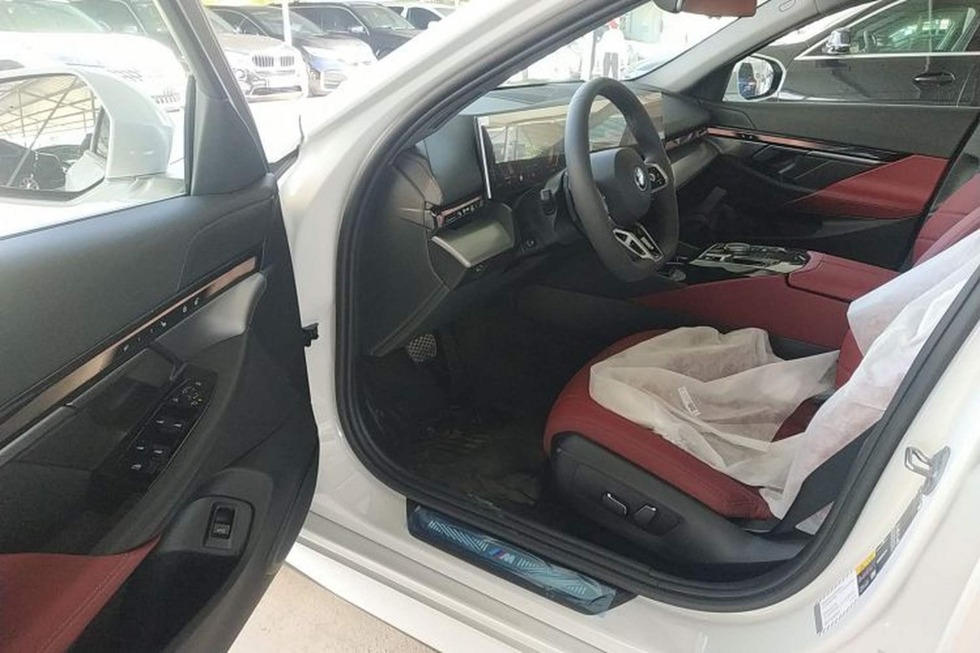 Used BMW i5 2025 eDrive 35L M Sport Package Driver Seat