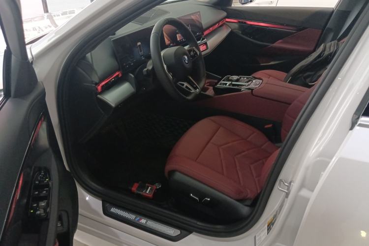 Used BMW i5 2025 eDrive 35L M Sport Package Driver Seat
