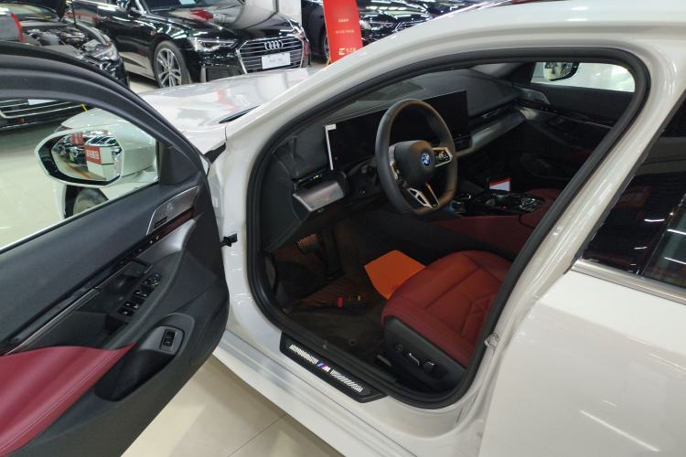 Used BMW i5 2025 eDrive 40L M Sport Package Driver Seat