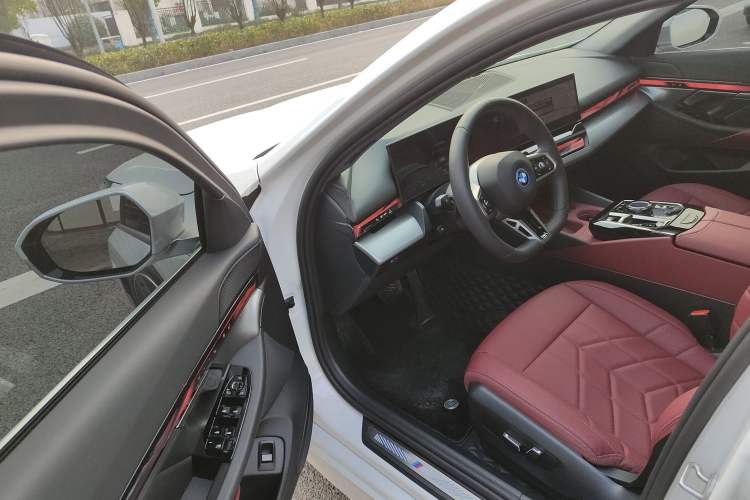 Used BMW i5 2025 eDrive 35L M Sport Package Driver Seat