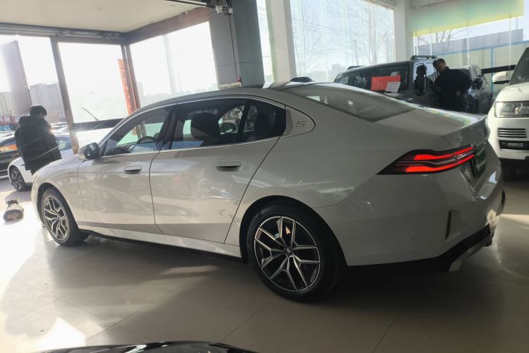 Used BMW i5 2025 eDrive 35L M Sport Package Exterior 3