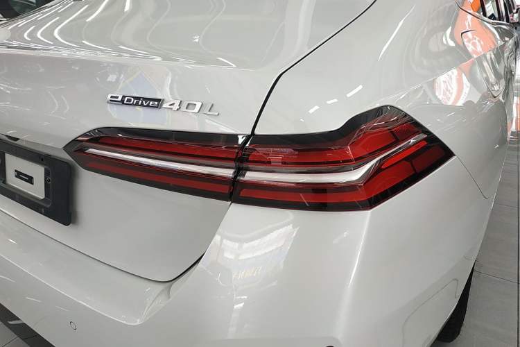 Used BMW i5 2025 eDrive 40L M Sport Package Exterior 3