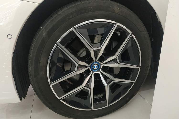 Used BMW i5 2025 eDrive 40L M Sport Package Exterior 4