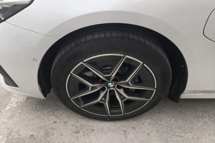 Used BMW i5 2025 eDrive 35L M Sport Package Exterior 4