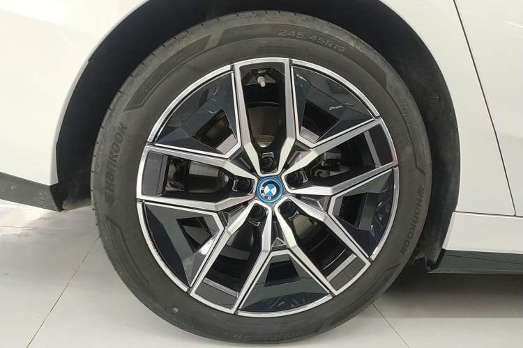 Used BMW i5 2025 eDrive 40L M Sport Package Exterior 5