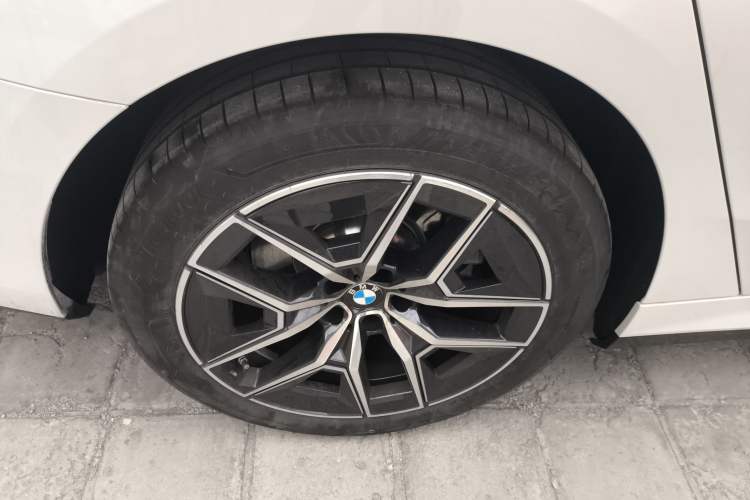 Used BMW i5 2025 eDrive 35L M Sport Package Exterior 5