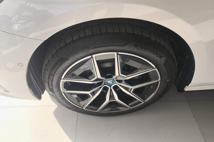 Used BMW i5 2025 eDrive 35L M Sport Package Exterior 7