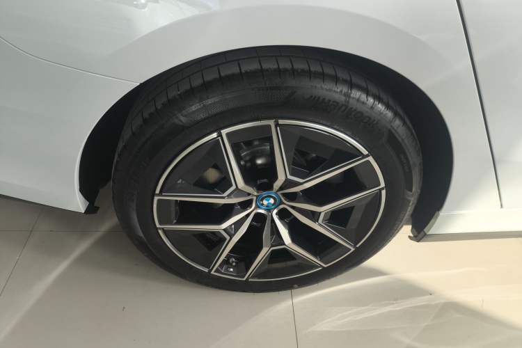 Used BMW i5 2025 eDrive 35L M Sport Package Exterior 8