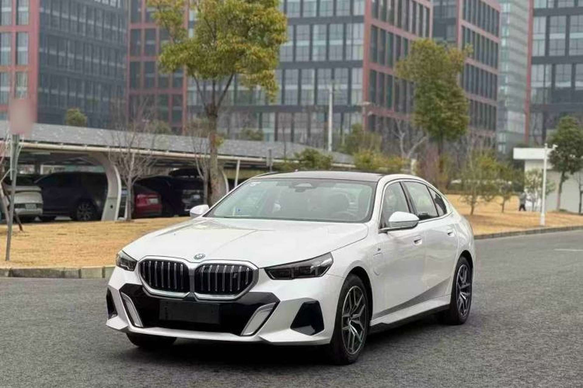 Used BMW i5 2025 eDrive 40L M Sport Package Front Left 45 Deg