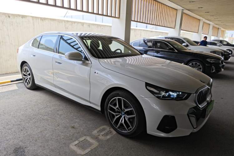 Used BMW i5 2025 eDrive 35L M Sport Package Front Right 45 Deg