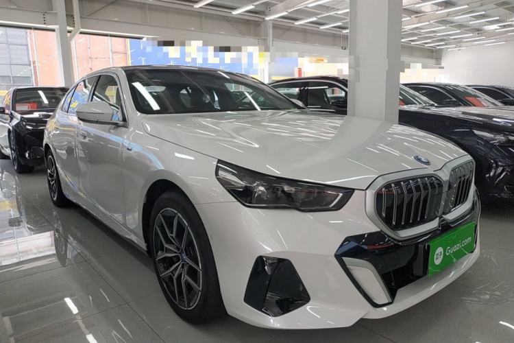 Used BMW i5 2025 eDrive 40L M Sport Package Front Right 45 Deg