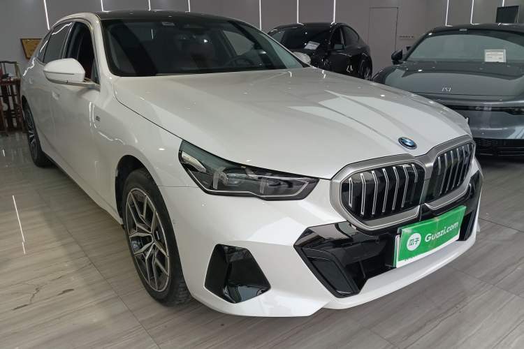 Used BMW i5 2025 eDrive 35L M Sport Package Front Right 45 Deg