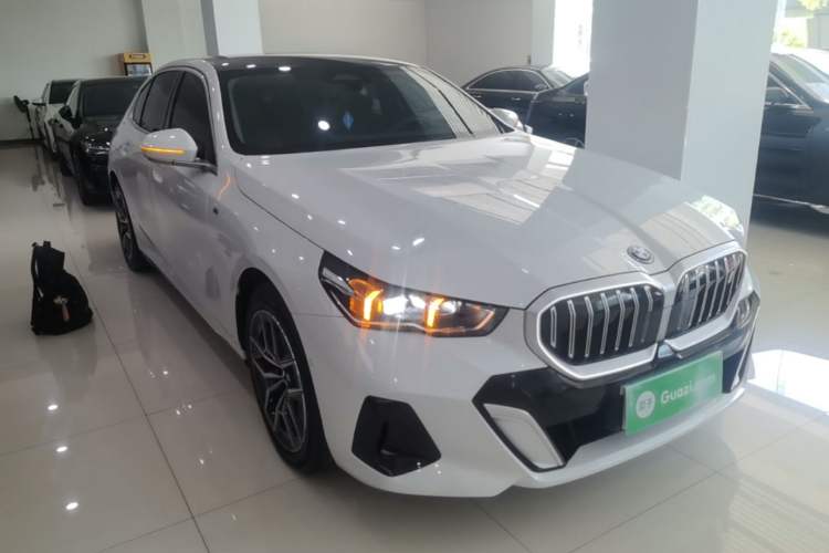 Used BMW i5 2025 eDrive 40L M Sport Package Front Right 45 Deg