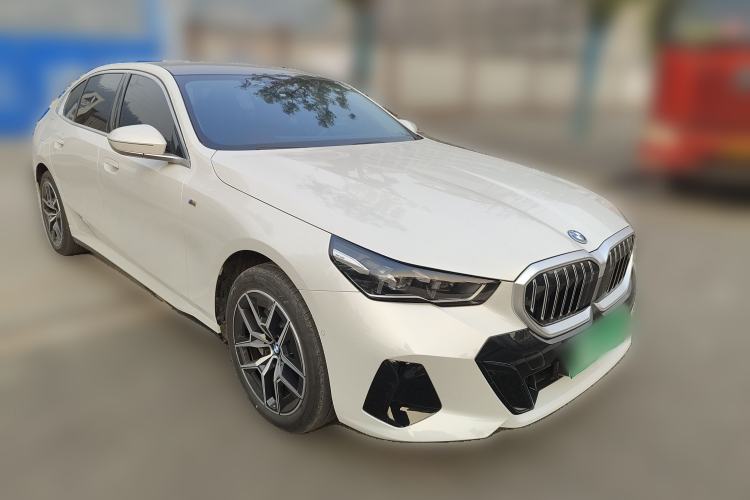 Used BMW i5 2025 eDrive 35L M Sport Package Front Right 45 Deg