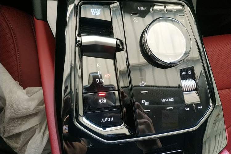 Used BMW i5 2025 eDrive 35L Luxury Package Gear Lever