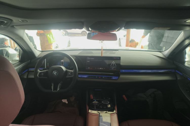 Used BMW i5 2025 eDrive 35L M Sport Package Interior 2