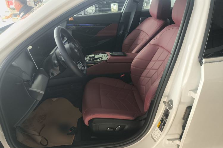 Used BMW i5 2025 eDrive 35L M Sport Package Left Front Seat