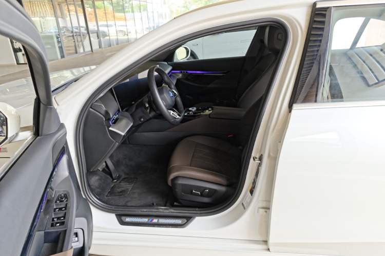 Used BMW i5 2025 eDrive 35L M Sport Package Left Front Seat
