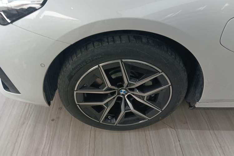 Used BMW i5 2025 eDrive 35L M Sport Package Left Front Wheel Hub