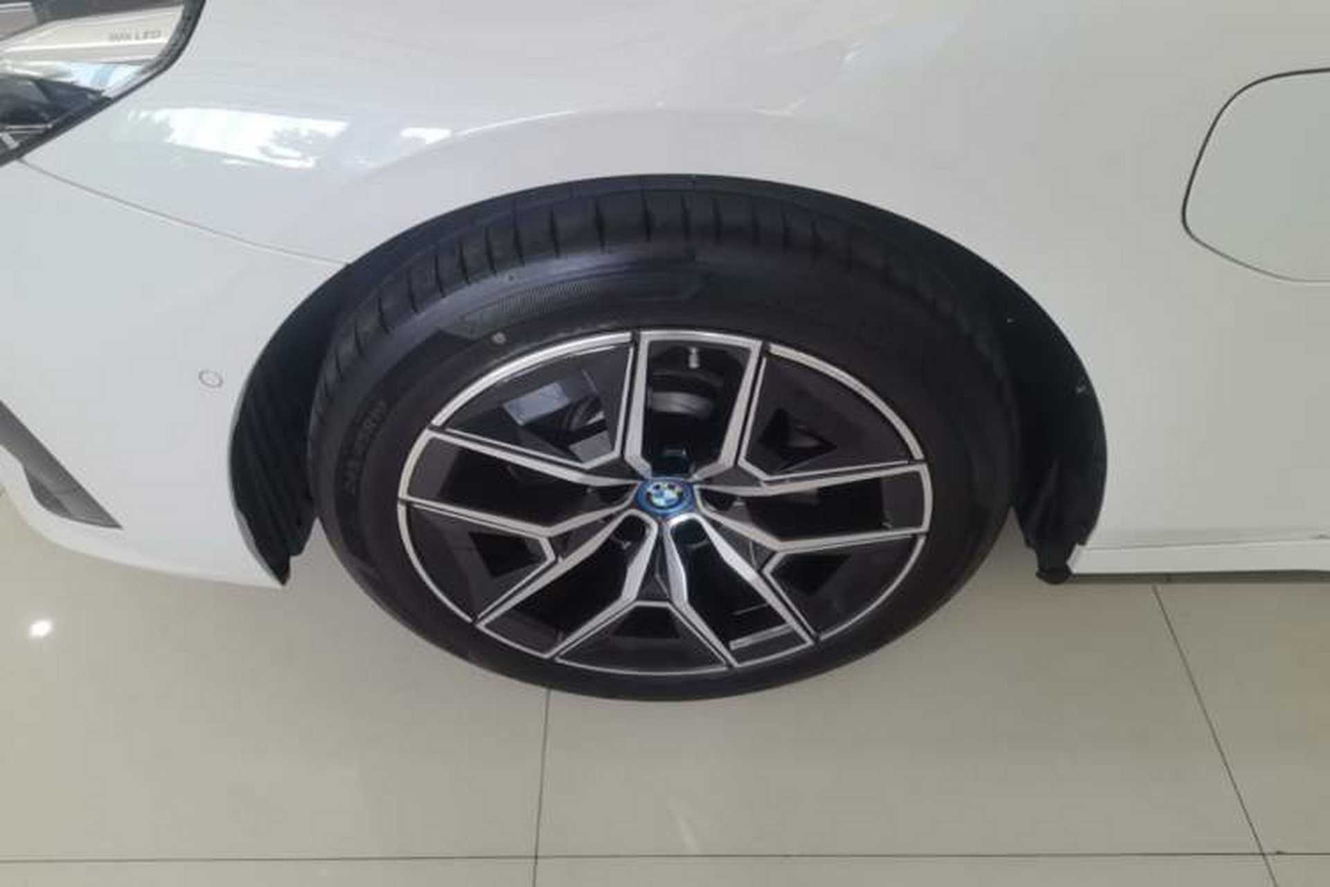 Used BMW i5 2025 eDrive 40L M Sport Package Left Front Wheel Hub