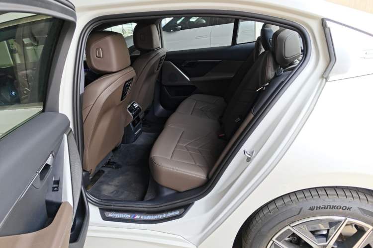 Used BMW i5 2025 eDrive 35L M Sport Package Left Rear Seat