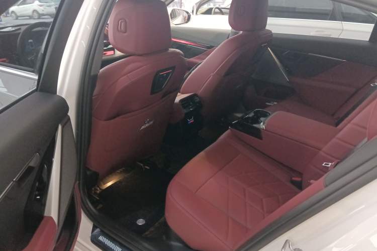 Used BMW i5 2025 eDrive 35L M Sport Package Left Rear Seat