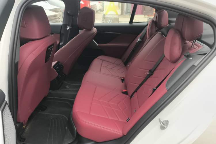 Used BMW i5 2025 eDrive 35L M Sport Package Left Rear Seat