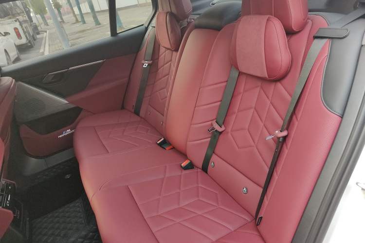 Used BMW i5 2025 eDrive 35L M Sport Package Left Rear Seat