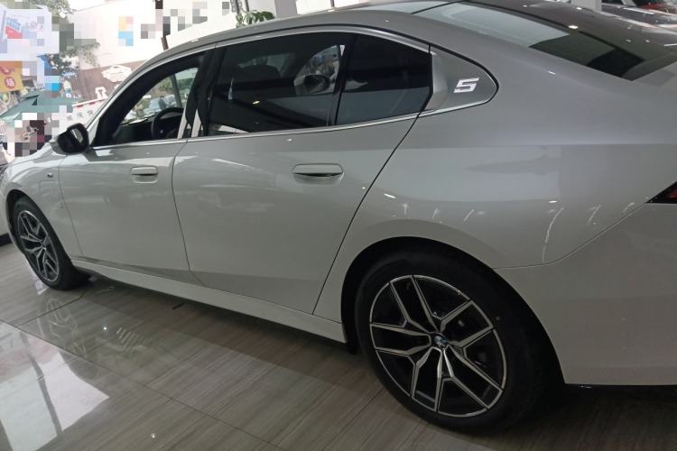 Used BMW i5 2025 eDrive 35L M Sport Package Left Side
