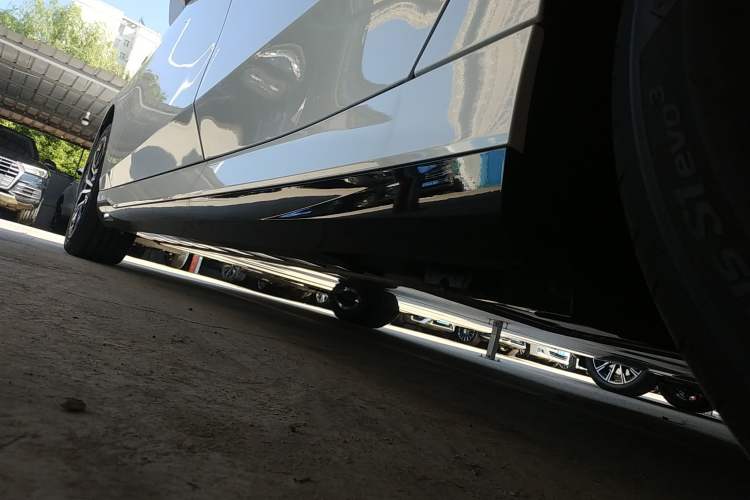 Used BMW i5 2025 eDrive 35L Luxury Package Left Side Sill