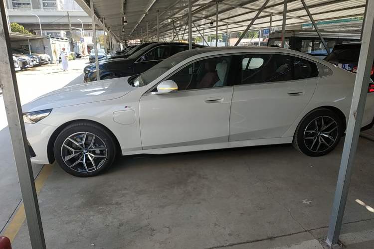 Used BMW i5 2025 eDrive 35L Luxury Package Left Side