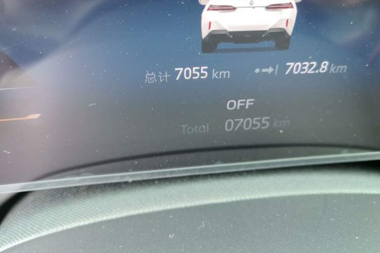 Used BMW i5 2025 eDrive 40L M Sport Package Odometer Close Up