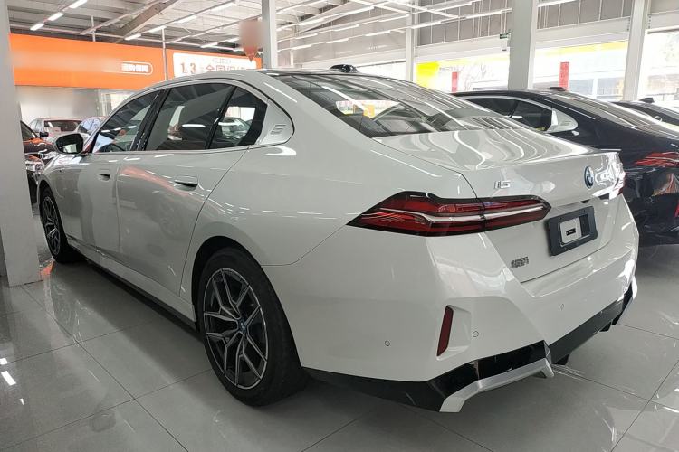 Used BMW i5 2025 eDrive 40L M Sport Package Rear Left 45 Deg