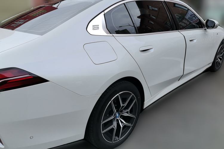 Used BMW i5 2025 eDrive 40L M Sport Package Rear Right 45 Deg