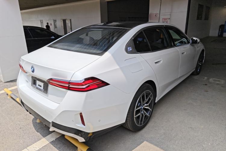 Used BMW i5 2025 eDrive 35L M Sport Package Rear Right 45 Deg
