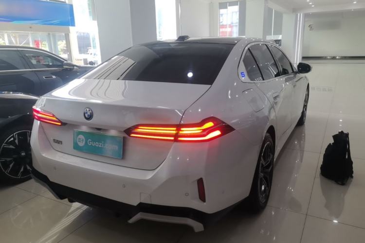 Used BMW i5 2025 eDrive 40L M Sport Package Rear Right 45 Deg