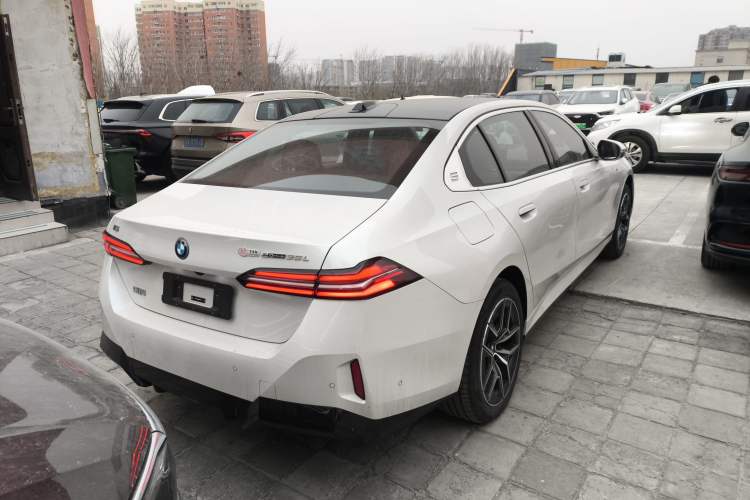 Used BMW i5 2025 eDrive 35L M Sport Package Rear Right 45 Deg