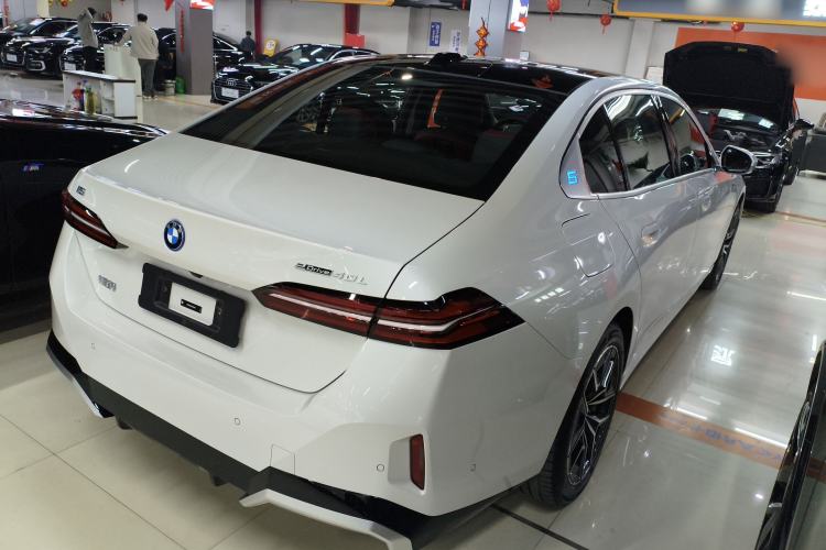 Used BMW i5 2025 eDrive 40L M Sport Package Rear Right 45 Deg