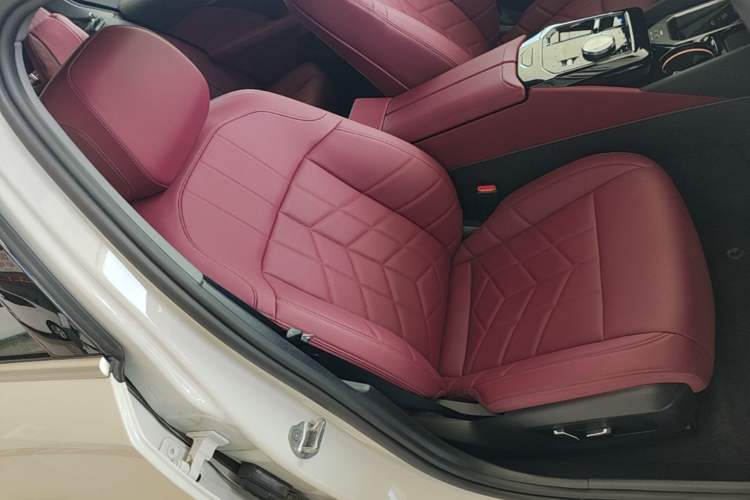 Used BMW i5 2025 eDrive 35L M Sport Package Right Front Seat