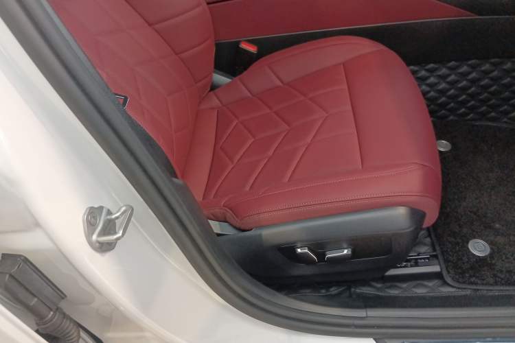 Used BMW i5 2025 eDrive 35L M Sport Package Right Front Seat