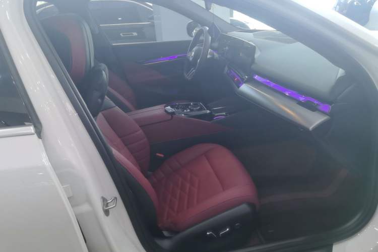 Used BMW i5 2025 eDrive 40L M Sport Package Right Front Seat