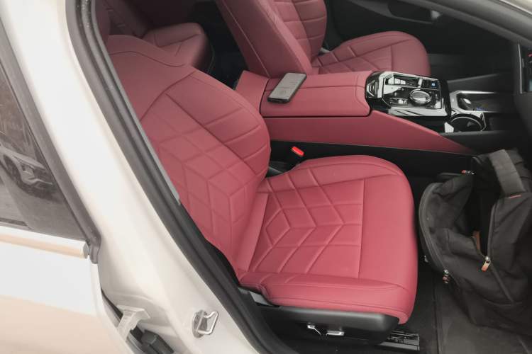 Used BMW i5 2025 eDrive 35L M Sport Package Right Front Seat
