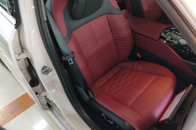 Used BMW i5 2025 eDrive 40L M Sport Package Right Front Seat