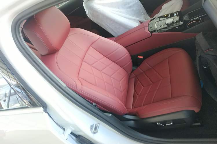Used BMW i5 2025 eDrive 35L Luxury Package Right Front Seat
