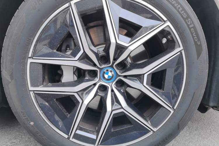 Used BMW i5 2025 eDrive 40L M Sport Package Right Front Wheel Hub